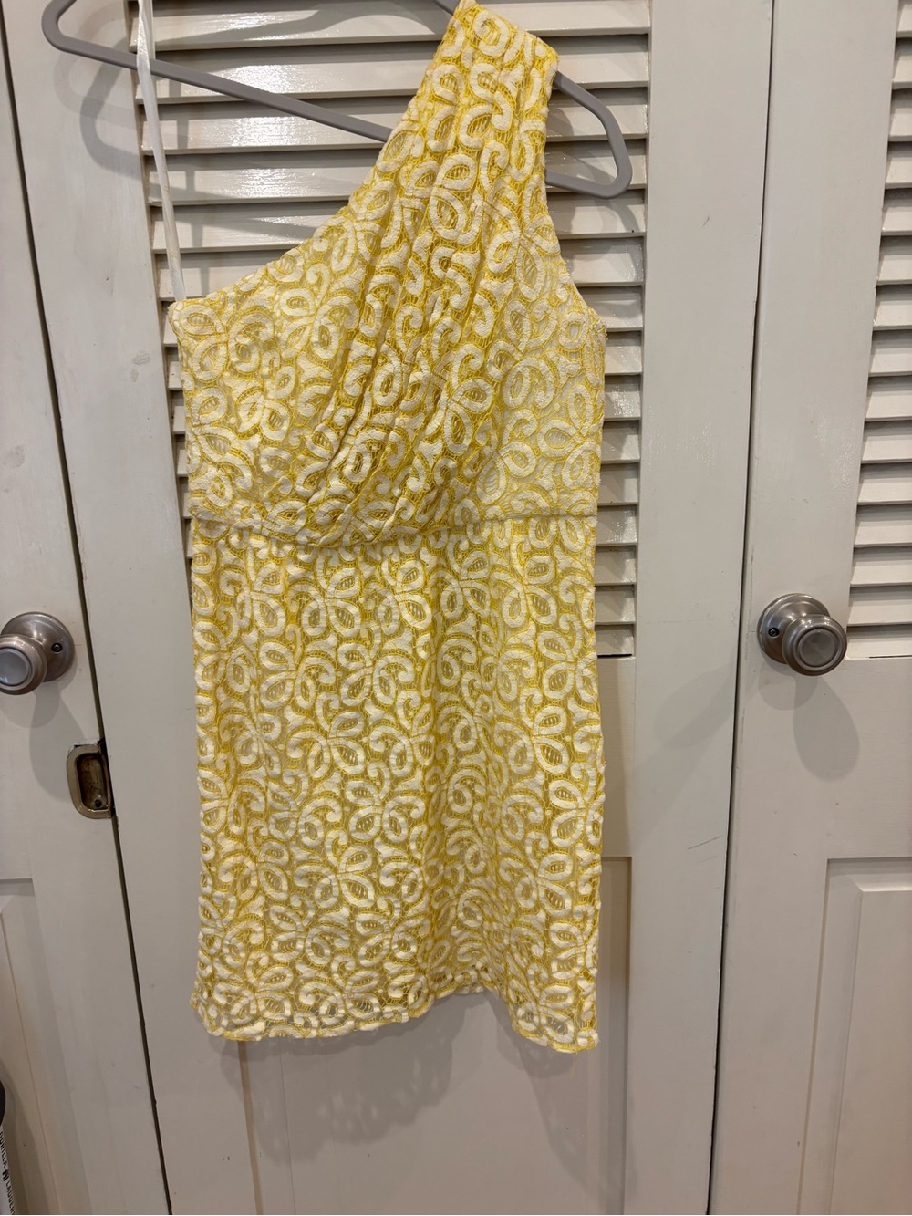 Shoshanna One-Shoulder Yellow and White Lace Dress